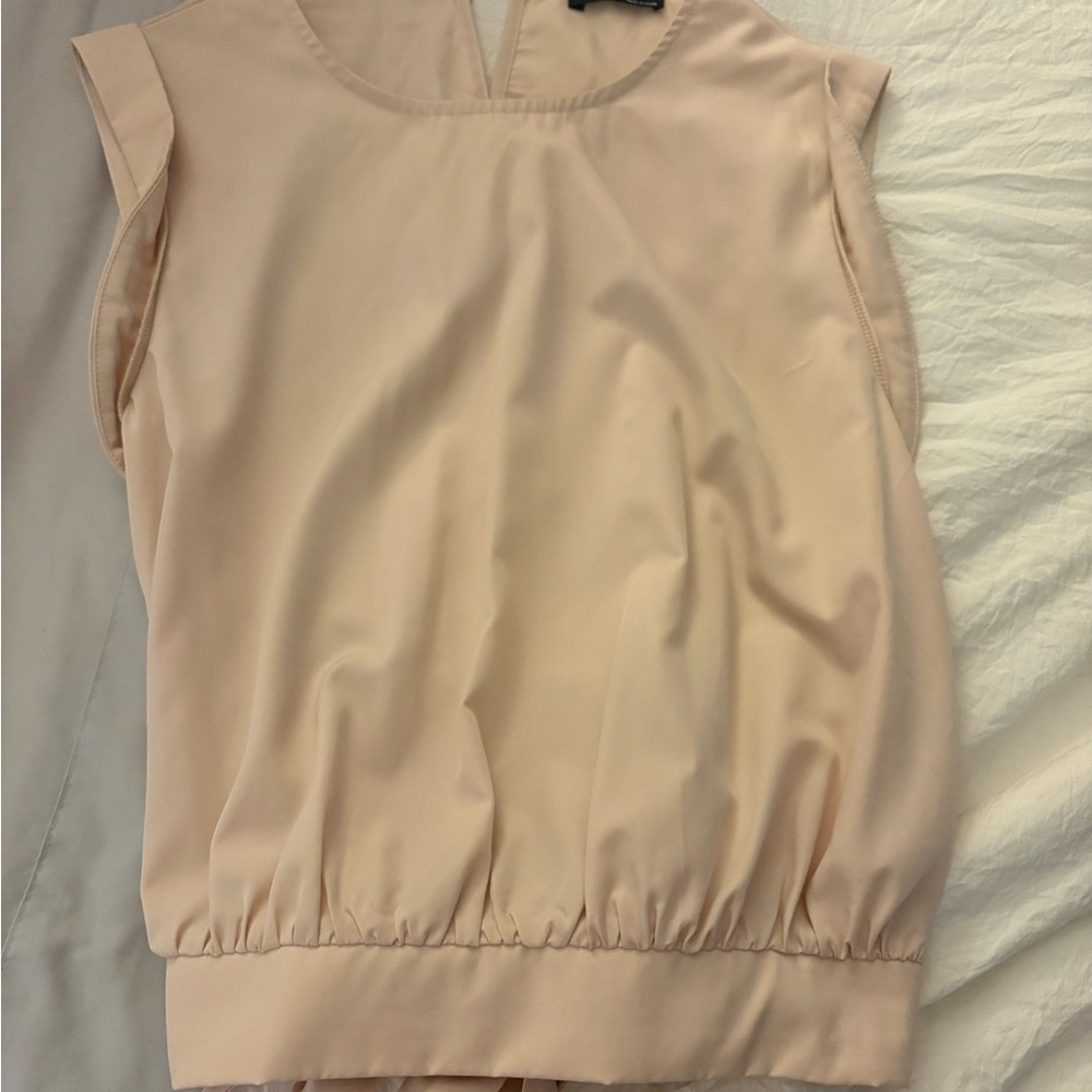 Chic Sleeveless Blouse in Cream